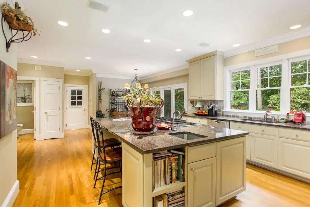 8975 River Run, Sandy Springs, Georgia 30350, 4 Bedrooms Bedrooms, ,3 BathroomsBathrooms,Residential,Sold,8975 River Run,6027436