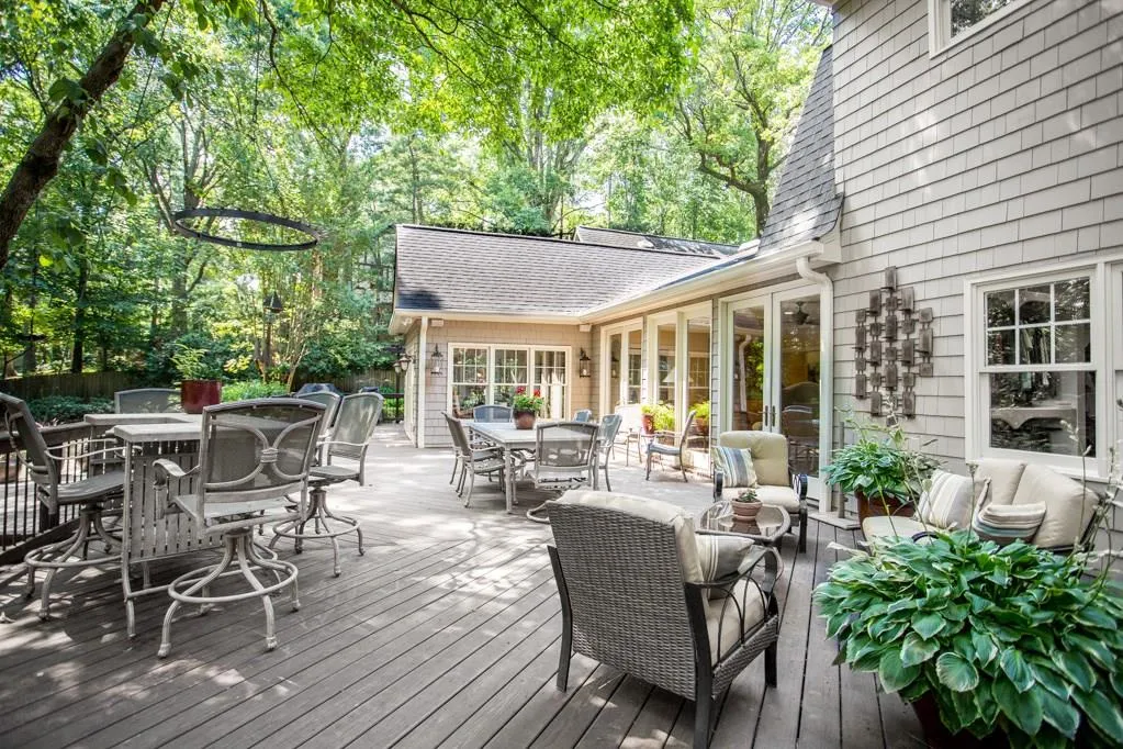 8975 River Run, Sandy Springs, Georgia 30350, 4 Bedrooms Bedrooms, ,3 BathroomsBathrooms,Residential,Sold,8975 River Run,6027436