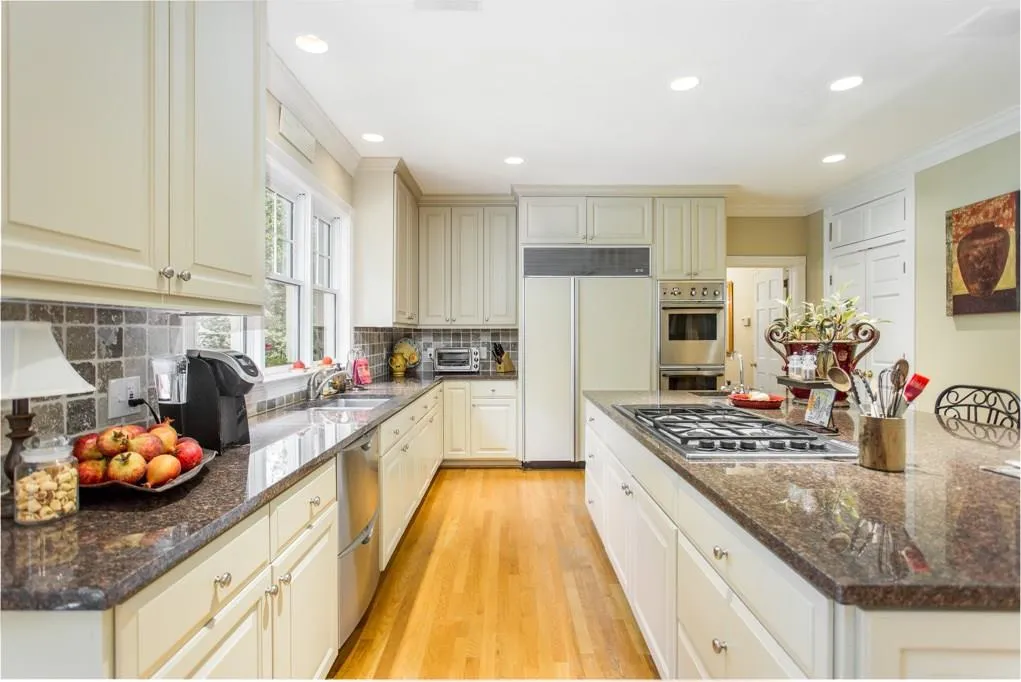 8975 River Run, Sandy Springs, Georgia 30350, 4 Bedrooms Bedrooms, ,3 BathroomsBathrooms,Residential,Sold,8975 River Run,6027436