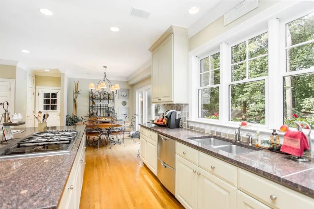 8975 River Run, Sandy Springs, Georgia 30350, 4 Bedrooms Bedrooms, ,3 BathroomsBathrooms,Residential,Sold,8975 River Run,6027436