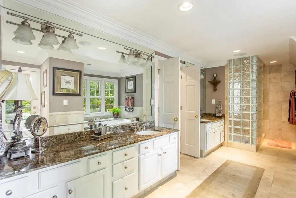 8975 River Run, Sandy Springs, Georgia 30350, 4 Bedrooms Bedrooms, ,3 BathroomsBathrooms,Residential,Sold,8975 River Run,6027436