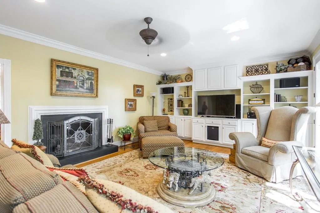 8975 River Run, Sandy Springs, Georgia 30350, 4 Bedrooms Bedrooms, ,3 BathroomsBathrooms,Residential,Sold,8975 River Run,6027436