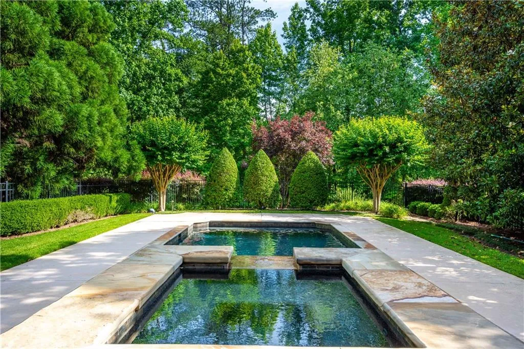 240 Trimble Crest Drive, Atlanta, Georgia 30342, 6 Bedrooms Bedrooms, ,5 BathroomsBathrooms,Residential,Sold,240 Trimble Crest Drive,7367471