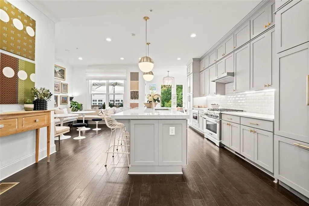 2053 Wheaton Way, Atlanta, Georgia 30328, 4 Bedrooms Bedrooms, ,4 BathroomsBathrooms,Residential,Sold,2053 Wheaton Way,7465942