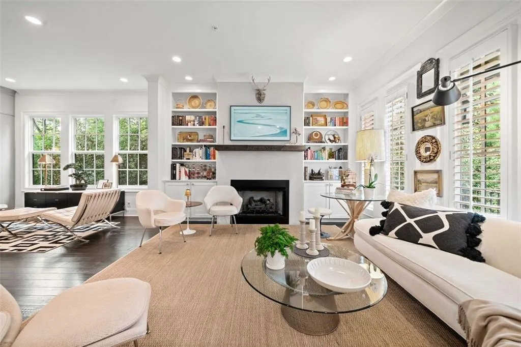 2053 Wheaton Way, Atlanta, Georgia 30328, 4 Bedrooms Bedrooms, ,4 BathroomsBathrooms,Residential,Sold,2053 Wheaton Way,7465942