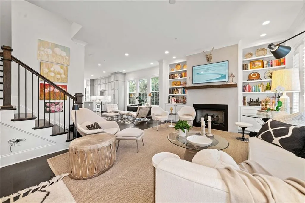 2053 Wheaton Way, Atlanta, Georgia 30328, 4 Bedrooms Bedrooms, ,4 BathroomsBathrooms,Residential,Sold,2053 Wheaton Way,7465942