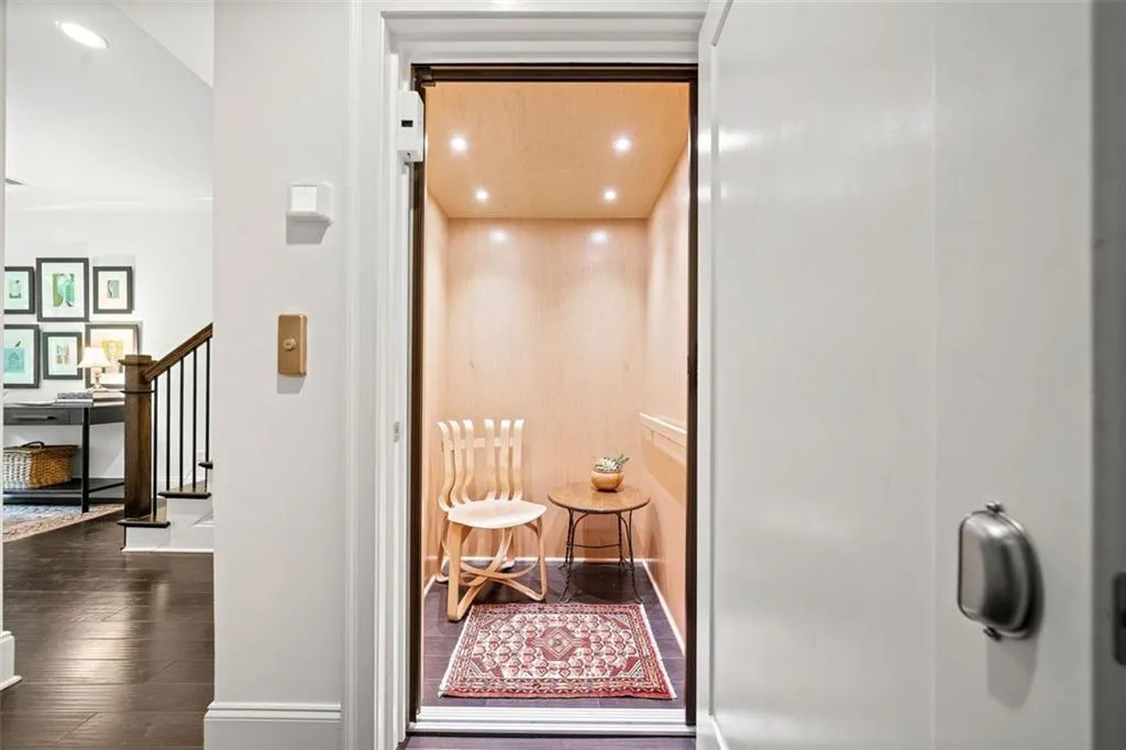 2053 Wheaton Way, Atlanta, Georgia 30328, 4 Bedrooms Bedrooms, ,4 BathroomsBathrooms,Residential,Sold,2053 Wheaton Way,7465942