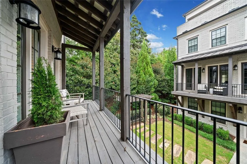 2053 Wheaton Way, Atlanta, Georgia 30328, 4 Bedrooms Bedrooms, ,4 BathroomsBathrooms,Residential,Sold,2053 Wheaton Way,7465942