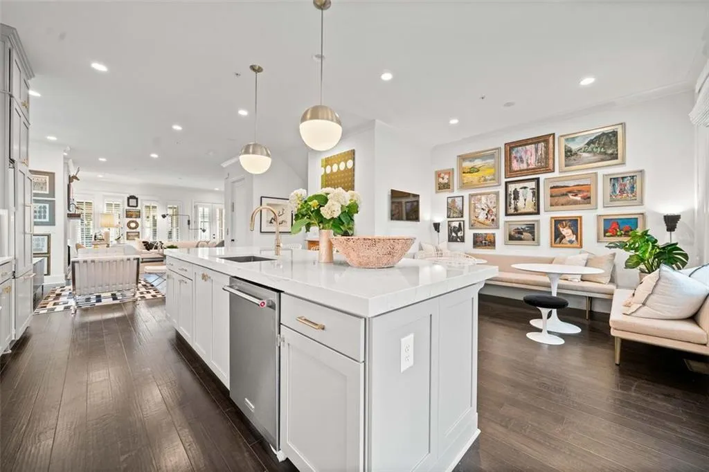 2053 Wheaton Way, Atlanta, Georgia 30328, 4 Bedrooms Bedrooms, ,4 BathroomsBathrooms,Residential,Sold,2053 Wheaton Way,7465942