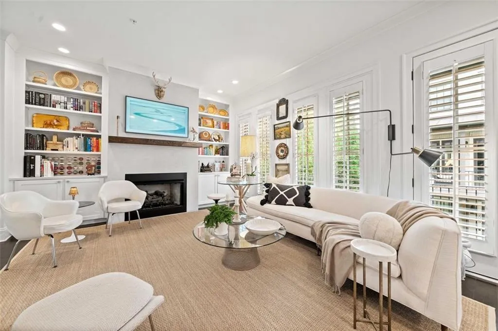 2053 Wheaton Way, Atlanta, Georgia 30328, 4 Bedrooms Bedrooms, ,4 BathroomsBathrooms,Residential,Sold,2053 Wheaton Way,7465942