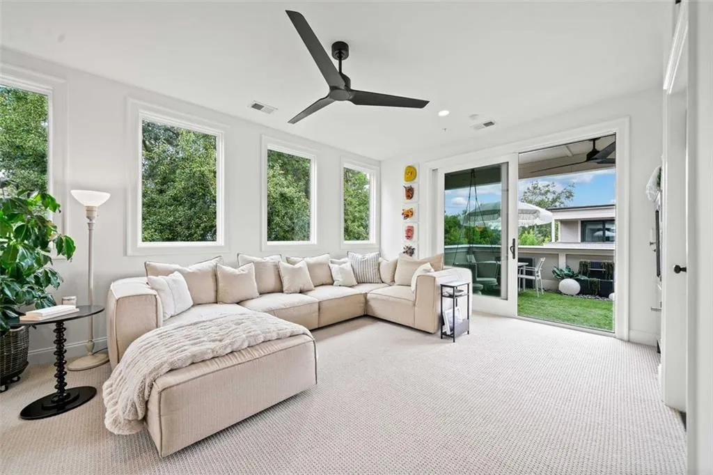 2053 Wheaton Way, Atlanta, Georgia 30328, 4 Bedrooms Bedrooms, ,4 BathroomsBathrooms,Residential,Sold,2053 Wheaton Way,7465942