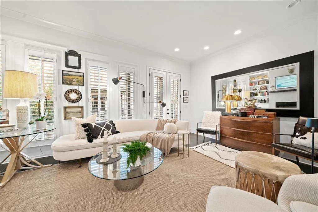 2053 Wheaton Way, Atlanta, Georgia 30328, 4 Bedrooms Bedrooms, ,4 BathroomsBathrooms,Residential,Sold,2053 Wheaton Way,7465942