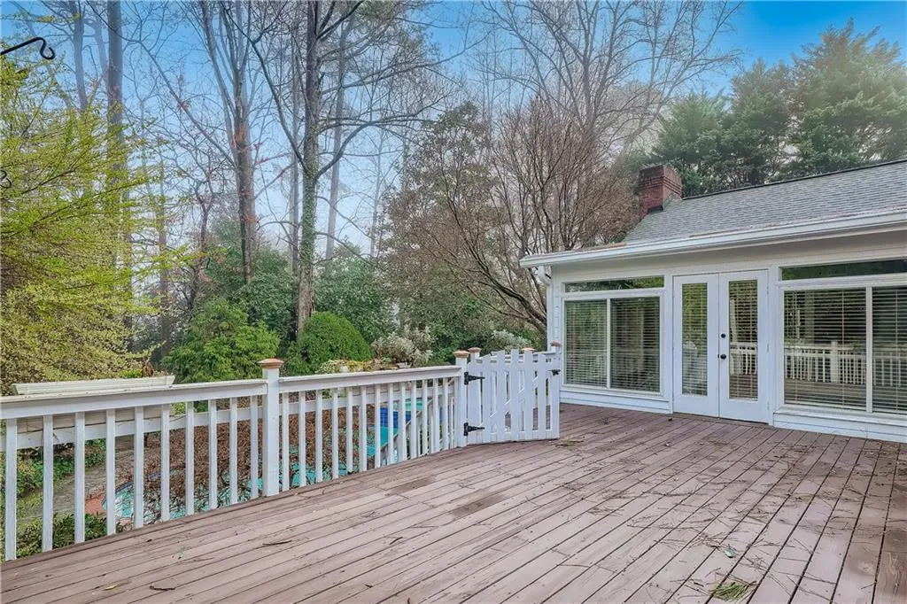 235 Landfall Road, Sandy Springs, Georgia 30328, 6 Bedrooms Bedrooms, ,4 BathroomsBathrooms,Residential,Sold,235 Landfall Road,7006884