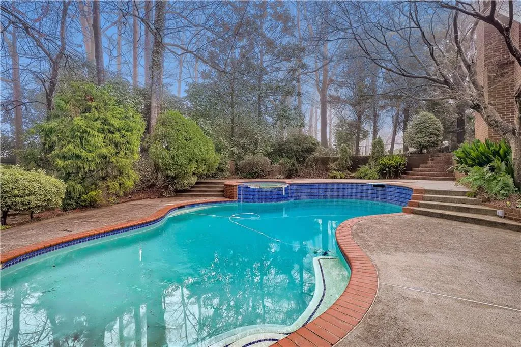 235 Landfall Road, Sandy Springs, Georgia 30328, 6 Bedrooms Bedrooms, ,4 BathroomsBathrooms,Residential,Sold,235 Landfall Road,7006884