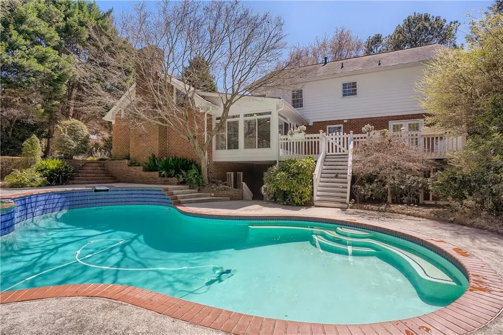 235 Landfall Road, Sandy Springs, Georgia 30328, 6 Bedrooms Bedrooms, ,4 BathroomsBathrooms,Residential,Sold,235 Landfall Road,7006884