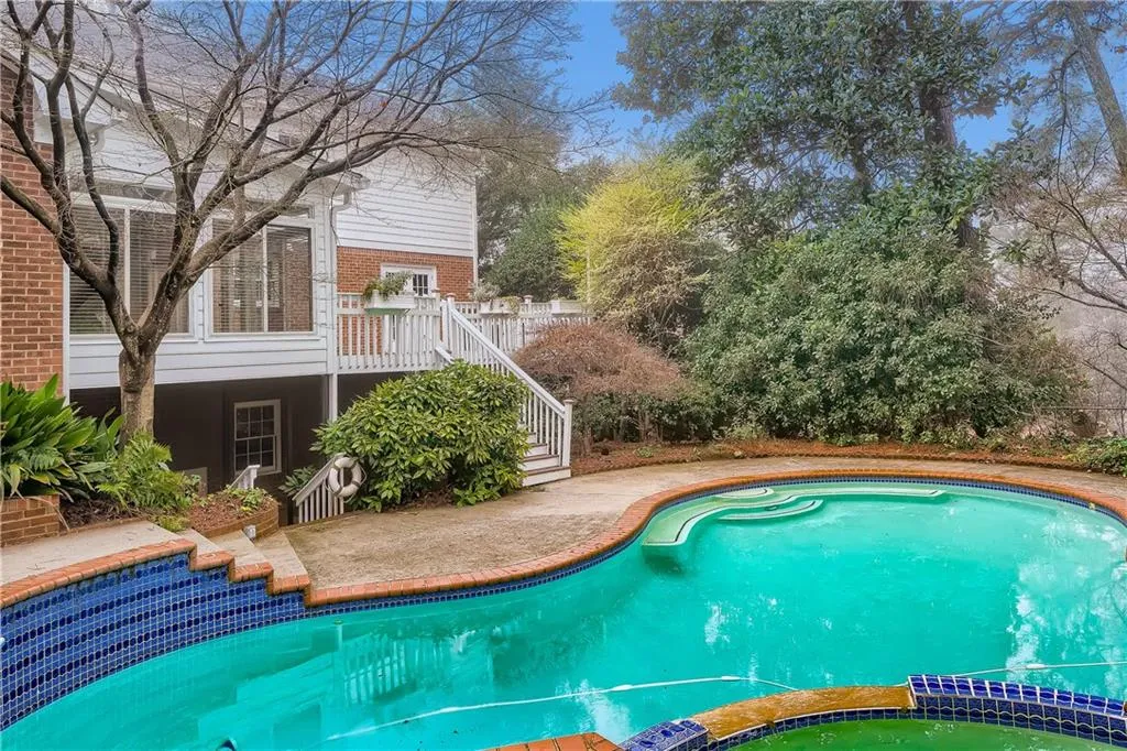 235 Landfall Road, Sandy Springs, Georgia 30328, 6 Bedrooms Bedrooms, ,4 BathroomsBathrooms,Residential,Sold,235 Landfall Road,7006884