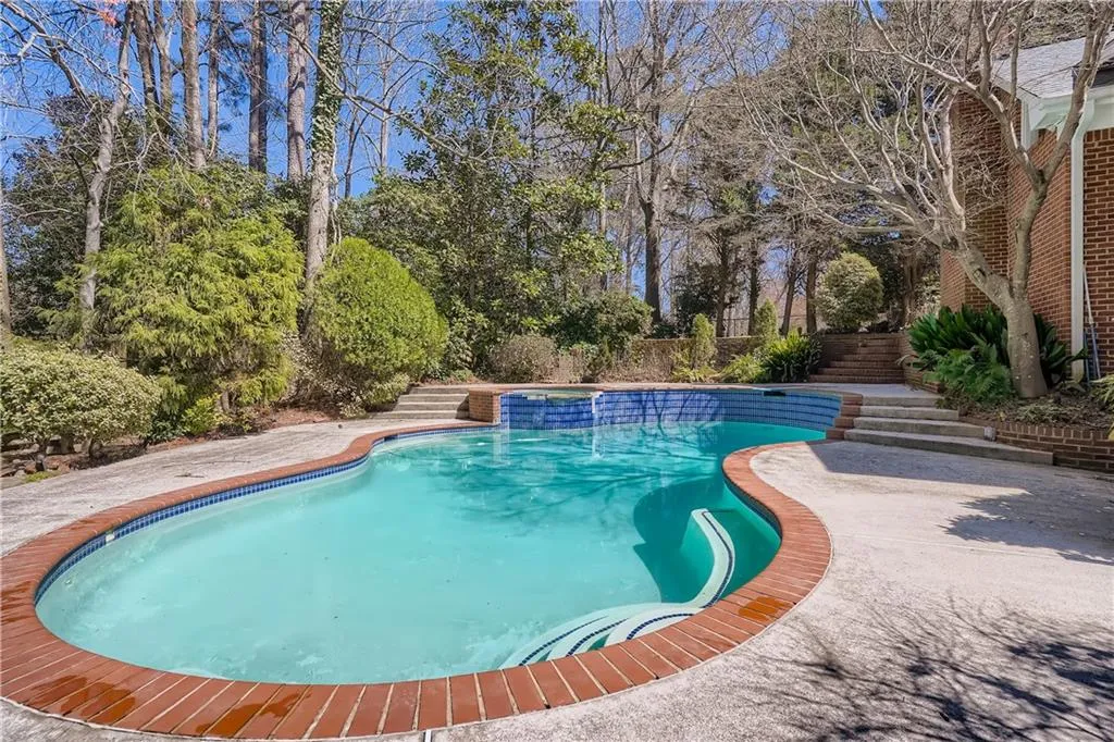 235 Landfall Road, Sandy Springs, Georgia 30328, 6 Bedrooms Bedrooms, ,4 BathroomsBathrooms,Residential,Sold,235 Landfall Road,7006884