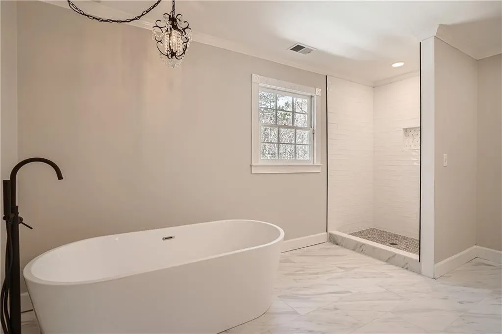 235 Landfall Road, Sandy Springs, Georgia 30328, 6 Bedrooms Bedrooms, ,4 BathroomsBathrooms,Residential,Sold,235 Landfall Road,7006884