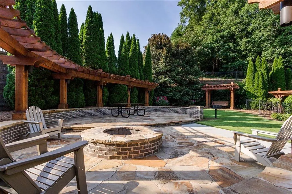 Danbury Parc firepit