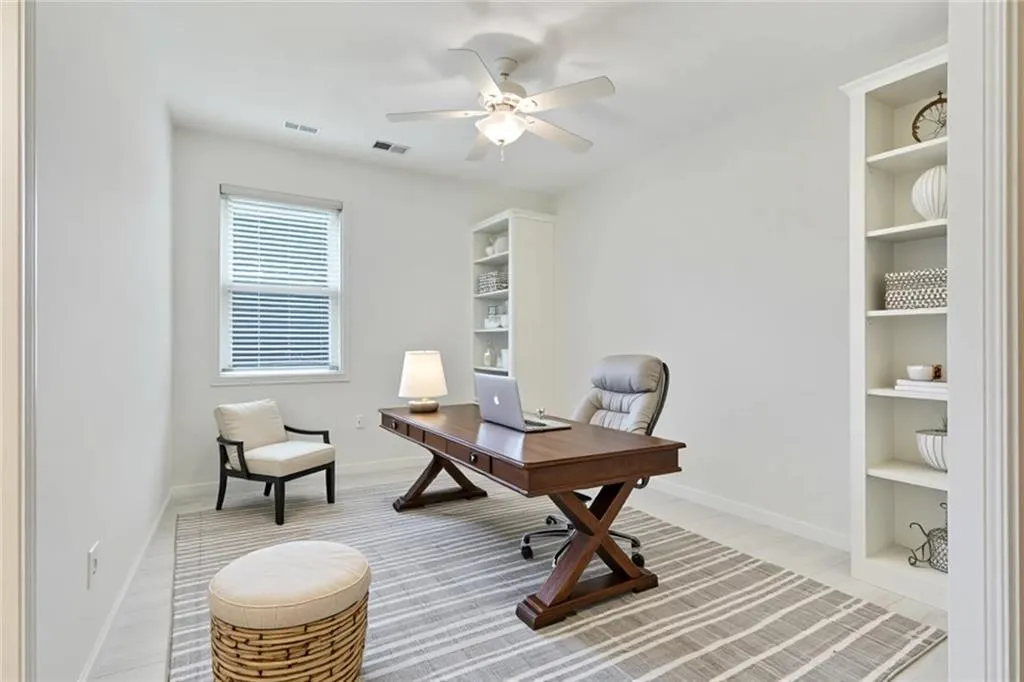 Virtually Staged as an office