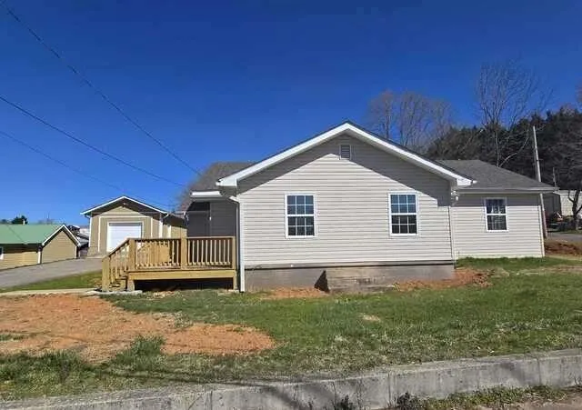 305 Kingtown Street, Mccaysville, Georgia 30555