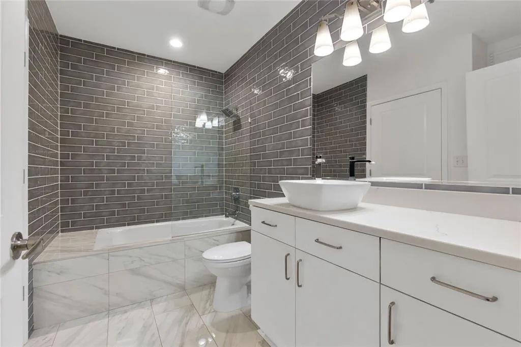 950 Nw W Peachtree Street Nw Unit 410, Atlanta, Georgia 30309, 1 Bedroom Bedrooms, ,1 BathroomBathrooms,Residential,For Sale,950 Nw W Peachtree Street Nw Unit 410,7592725