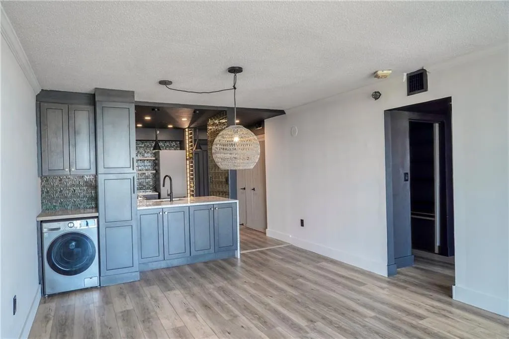 2870 Pharr Court South Nw Unit 2402, Atlanta, Georgia 30305, 1 Bedroom Bedrooms, ,1 BathroomBathrooms,Residential,For Sale,2870 Pharr Court South Nw Unit 2402,7540987