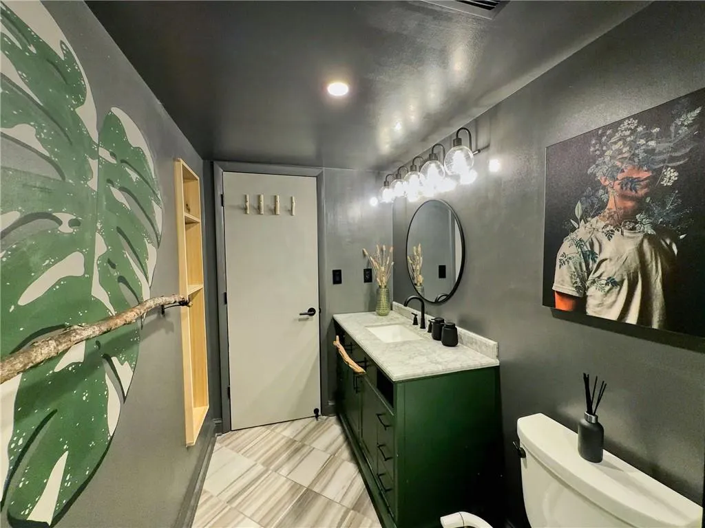 2870 Pharr Court South Nw Unit 2402, Atlanta, Georgia 30305, 1 Bedroom Bedrooms, ,1 BathroomBathrooms,Residential,For Sale,2870 Pharr Court South Nw Unit 2402,7540987