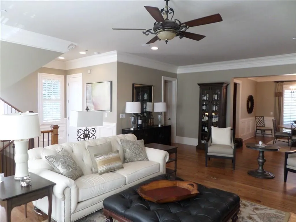 3475 Roxboro Place Unit 8, Atlanta, Georgia 30326, 4 Bedrooms Bedrooms, ,4 BathroomsBathrooms,Residential,Sold,3475 Roxboro Place Unit 8,5849633