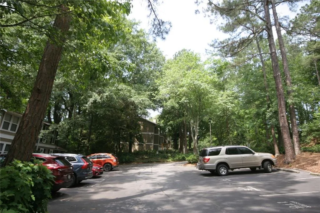 5141 Roswell Road Unit 9, Sandy Springs, Georgia 30342, 2 Bedrooms Bedrooms, ,1 BathroomBathrooms,Residential,Sold,5141 Roswell Road Unit 9,7226564