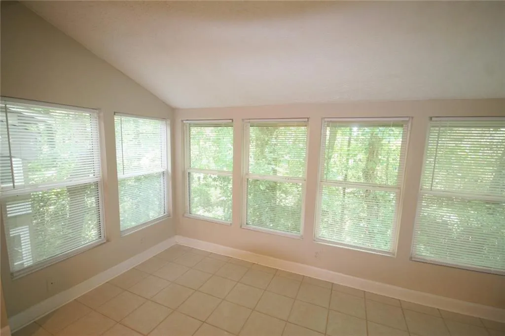 5141 Roswell Road Unit 9, Sandy Springs, Georgia 30342, 2 Bedrooms Bedrooms, ,1 BathroomBathrooms,Residential,Sold,5141 Roswell Road Unit 9,7226564