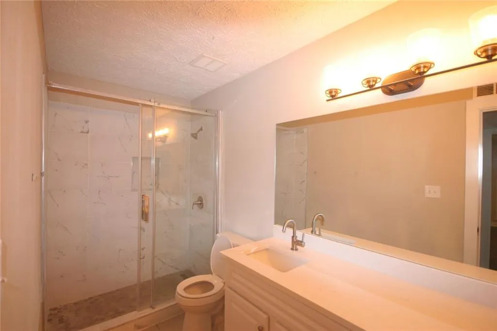 5141 Roswell Road Unit 9, Sandy Springs, Georgia 30342, 2 Bedrooms Bedrooms, ,1 BathroomBathrooms,Residential,Sold,5141 Roswell Road Unit 9,7226564