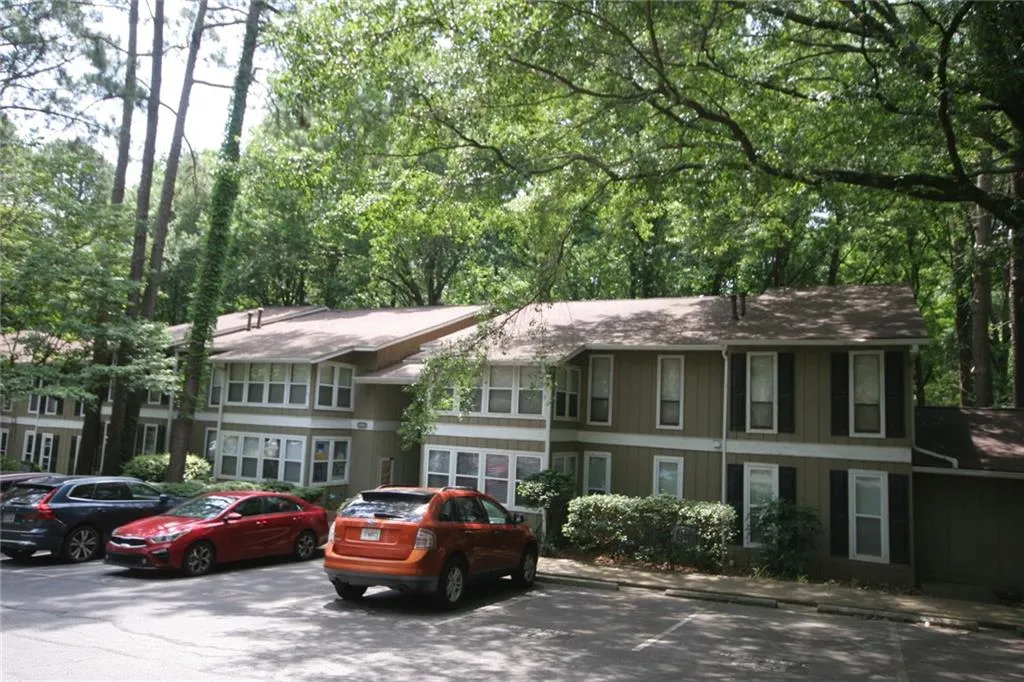 5141 Roswell Road Unit 9, Sandy Springs, Georgia 30342, 2 Bedrooms Bedrooms, ,1 BathroomBathrooms,Residential,Sold,5141 Roswell Road Unit 9,7226564