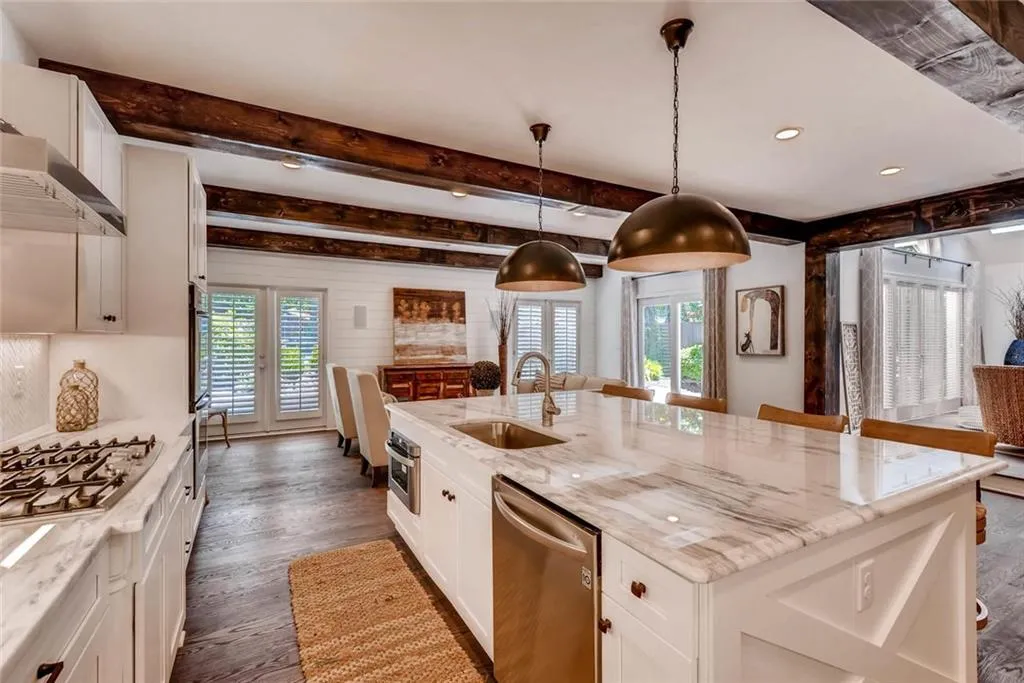 5860 Riverwood Drive N, Sandy Springs, Georgia 30328, 5 Bedrooms Bedrooms, ,4 BathroomsBathrooms,Residential,Sold,5860 Riverwood Drive N,5957942