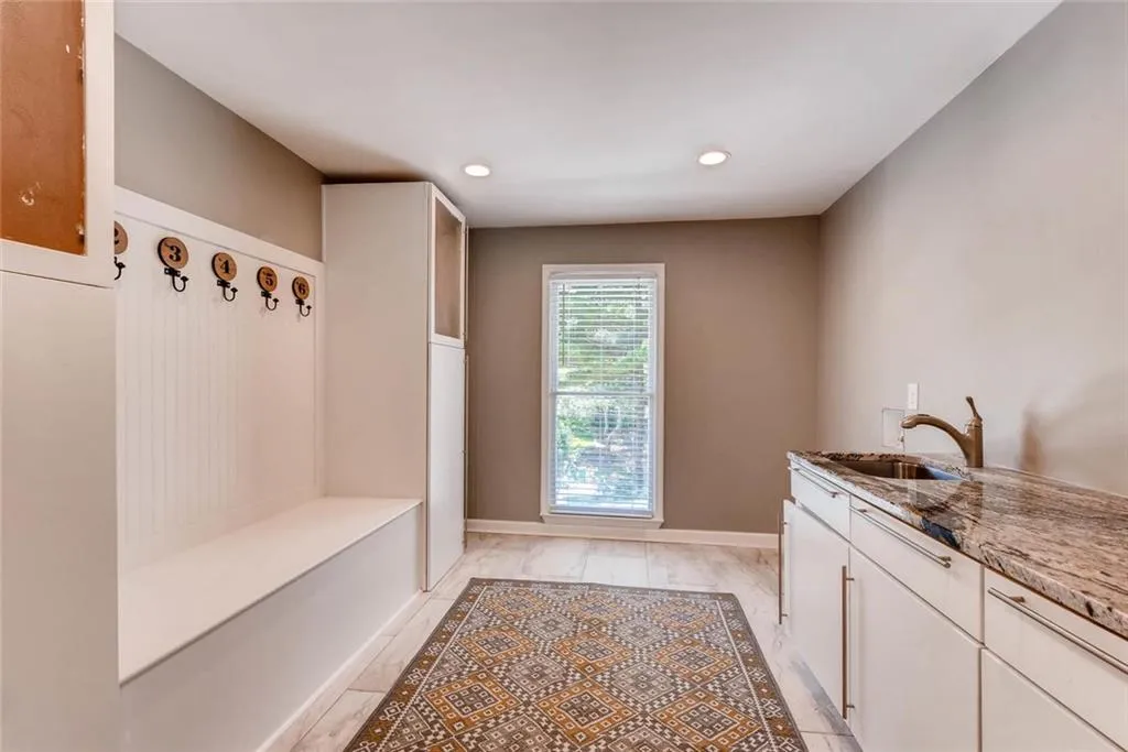 5860 Riverwood Drive N, Sandy Springs, Georgia 30328, 5 Bedrooms Bedrooms, ,4 BathroomsBathrooms,Residential,Sold,5860 Riverwood Drive N,5957942