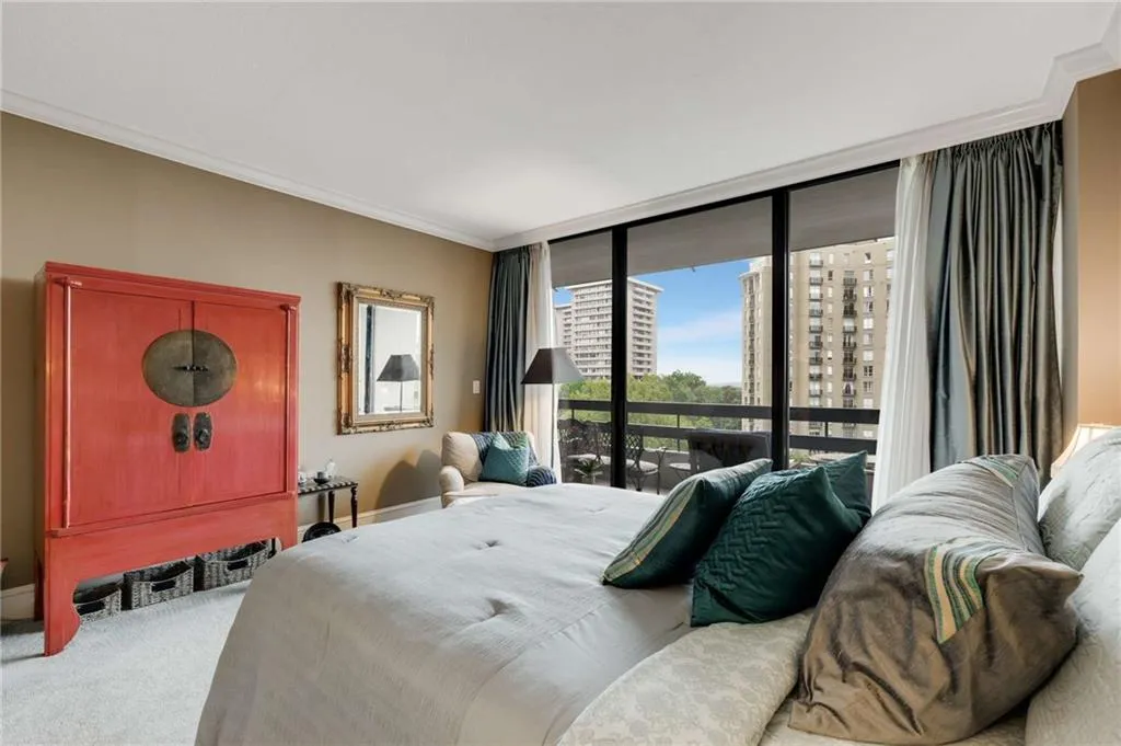 2660 Peachtree Road Nw Unit 10h, Atlanta, Georgia 30305, 1 Bedroom Bedrooms, ,2 BathroomsBathrooms,Residential,For Sale,2660 Peachtree Road Nw Unit 10h,7592736