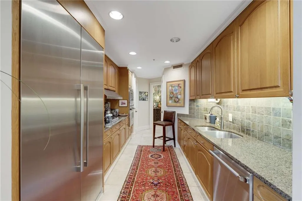 2660 Peachtree Road Nw Unit 10h, Atlanta, Georgia 30305, 1 Bedroom Bedrooms, ,2 BathroomsBathrooms,Residential,For Sale,2660 Peachtree Road Nw Unit 10h,7592736