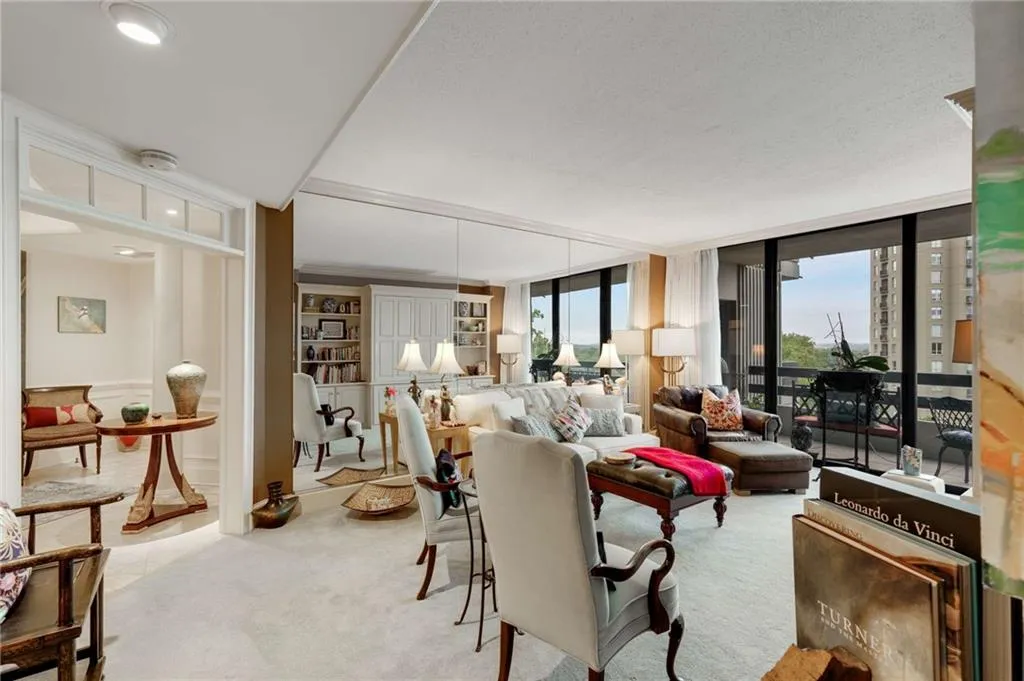 2660 Peachtree Road Nw Unit 10h, Atlanta, Georgia 30305, 1 Bedroom Bedrooms, ,2 BathroomsBathrooms,Residential,For Sale,2660 Peachtree Road Nw Unit 10h,7592736