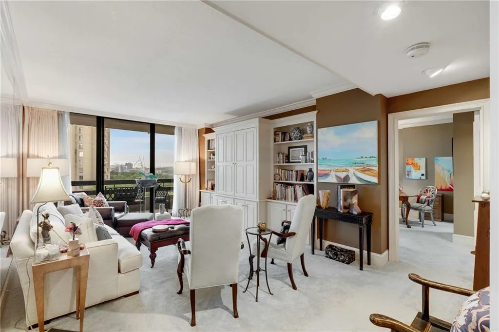 2660 Peachtree Road Nw Unit 10h, Atlanta, Georgia 30305, 1 Bedroom Bedrooms, ,2 BathroomsBathrooms,Residential,For Sale,2660 Peachtree Road Nw Unit 10h,7592736