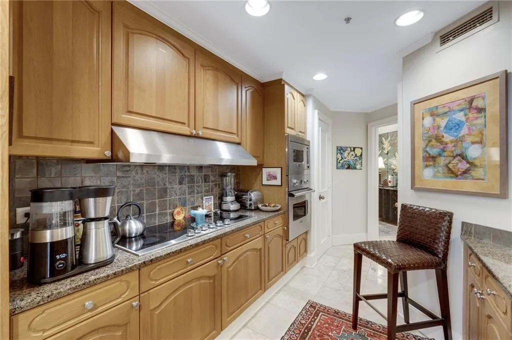 2660 Peachtree Road Nw Unit 10h, Atlanta, Georgia 30305, 1 Bedroom Bedrooms, ,2 BathroomsBathrooms,Residential,For Sale,2660 Peachtree Road Nw Unit 10h,7592736