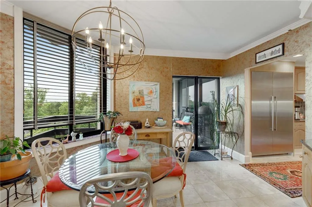 2660 Peachtree Road Nw Unit 10h, Atlanta, Georgia 30305, 1 Bedroom Bedrooms, ,2 BathroomsBathrooms,Residential,For Sale,2660 Peachtree Road Nw Unit 10h,7592736