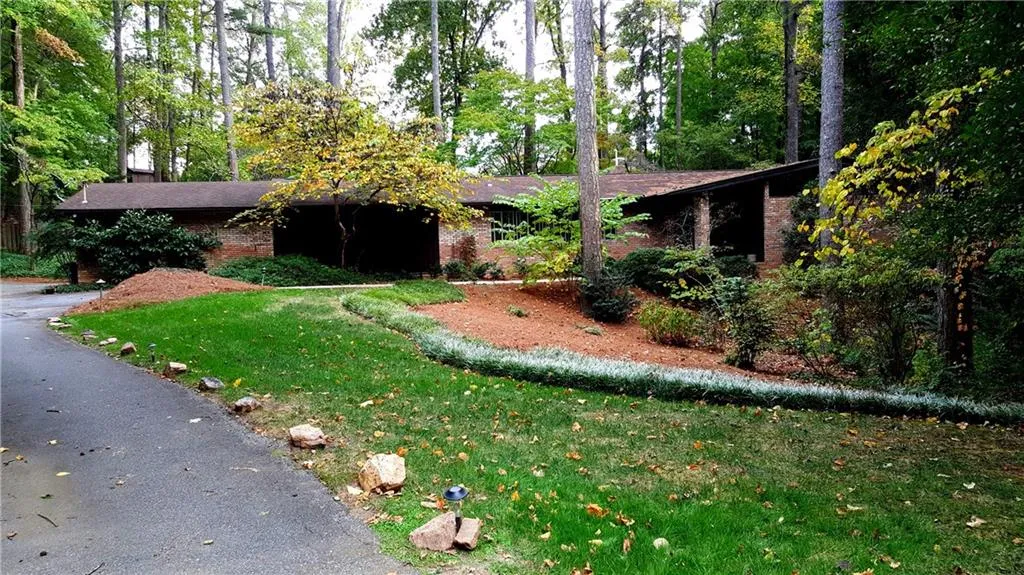 5200 W Kingston Court, Sandy Springs, Georgia 30342, 3 Bedrooms Bedrooms, ,2 BathroomsBathrooms,Residential,Sold,5200 W Kingston Court,5766564