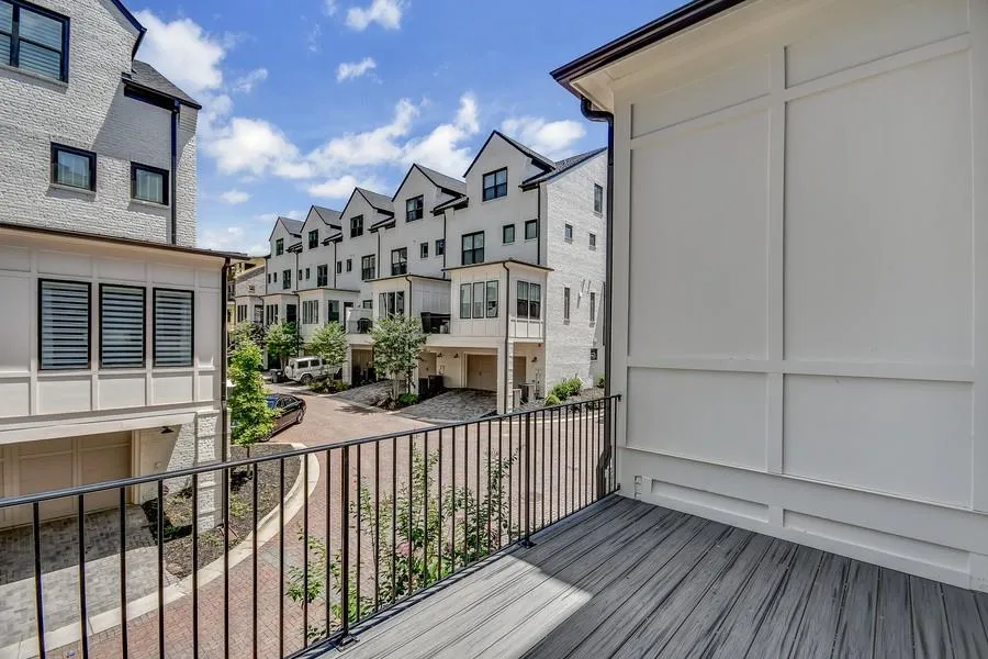 126 W Wieuca Road Unit 4, Sandy Springs, Georgia 30342, 3 Bedrooms Bedrooms, ,4 BathroomsBathrooms,Residential,Sold,126 W Wieuca Road Unit 4,6103888