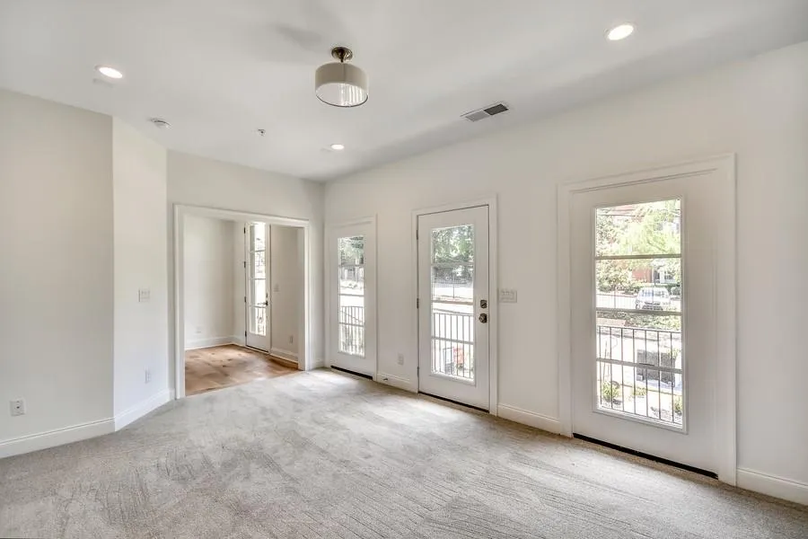 126 W Wieuca Road Unit 4, Sandy Springs, Georgia 30342, 3 Bedrooms Bedrooms, ,4 BathroomsBathrooms,Residential,Sold,126 W Wieuca Road Unit 4,6103888