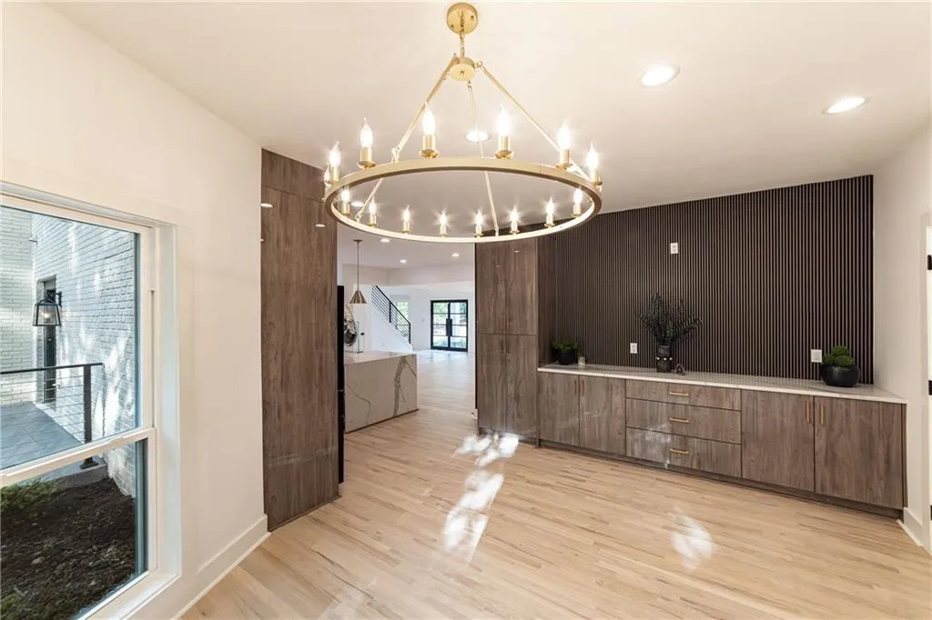 4 Bentley Trace Manor, Atlanta, Georgia 30327, 6 Bedrooms Bedrooms, ,5 BathroomsBathrooms,Residential,For Sale,4 Bentley Trace Manor,7629370