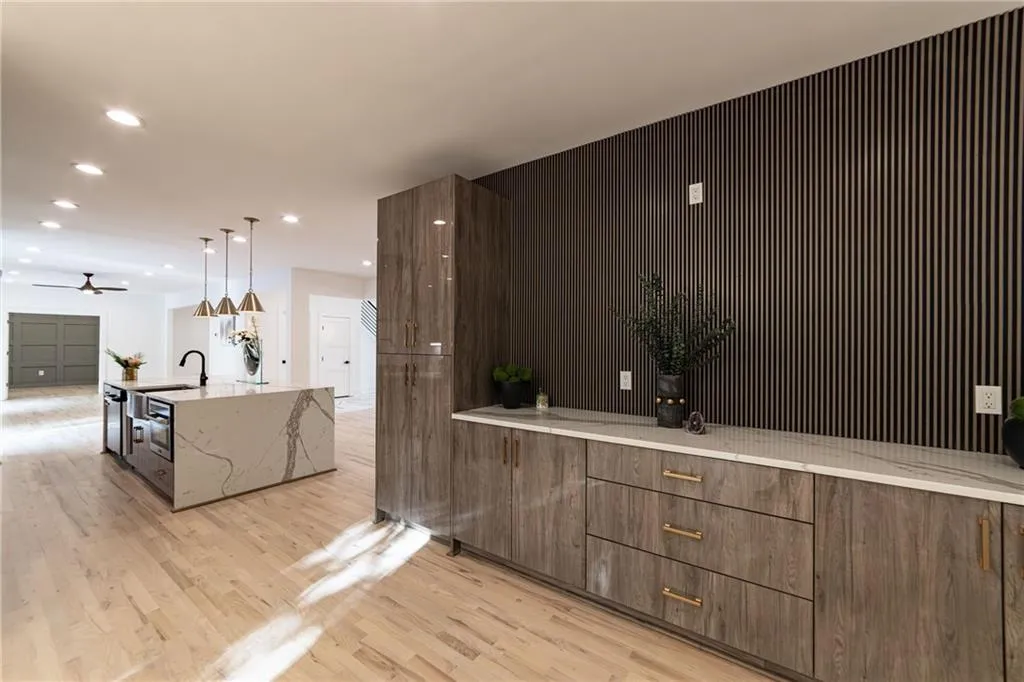 Kitchen with light wood-style flooring, open floor plan, modern cabinets, recessed lighting, and a ceiling fan