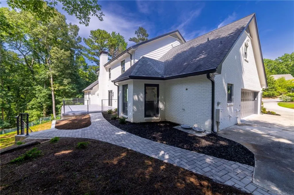 4 Bentley Trace Manor, Atlanta, Georgia 30327, 6 Bedrooms Bedrooms, ,5 BathroomsBathrooms,Residential,For Sale,4 Bentley Trace Manor,7629370