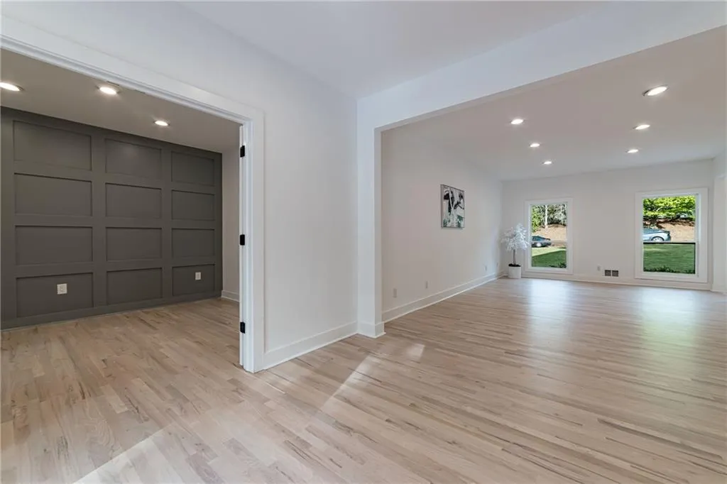 4 Bentley Trace Manor, Atlanta, Georgia 30327, 6 Bedrooms Bedrooms, ,5 BathroomsBathrooms,Residential,For Sale,4 Bentley Trace Manor,7629370