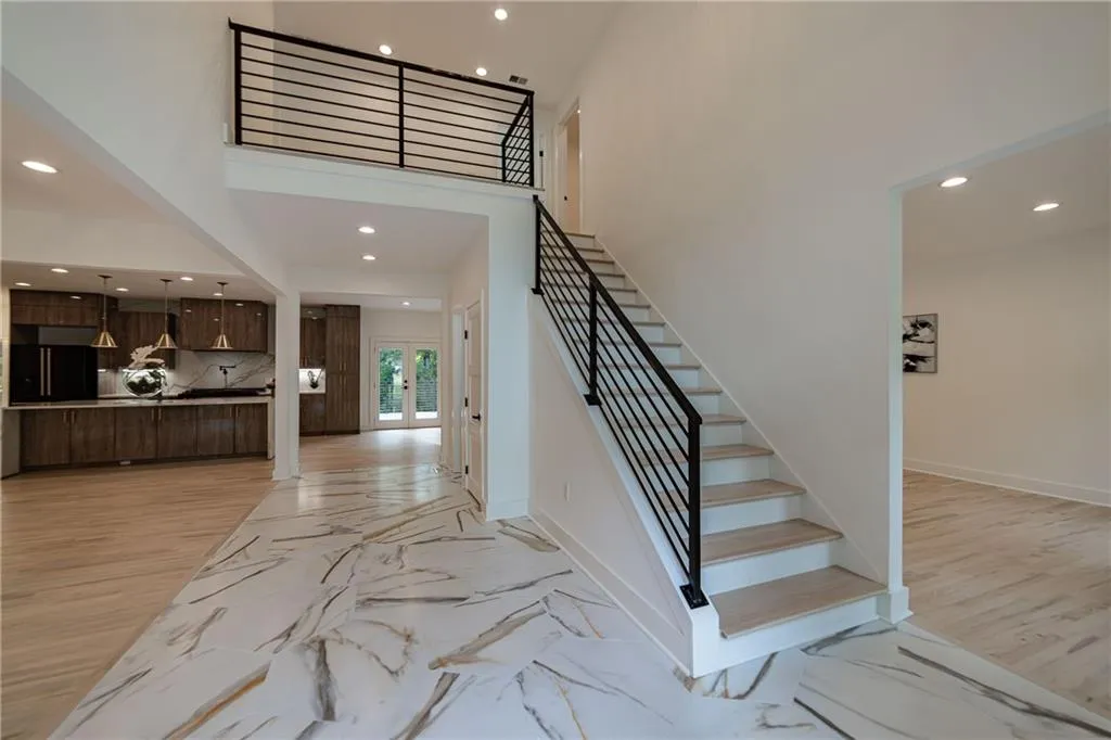 4 Bentley Trace Manor, Atlanta, Georgia 30327, 6 Bedrooms Bedrooms, ,5 BathroomsBathrooms,Residential,For Sale,4 Bentley Trace Manor,7629370