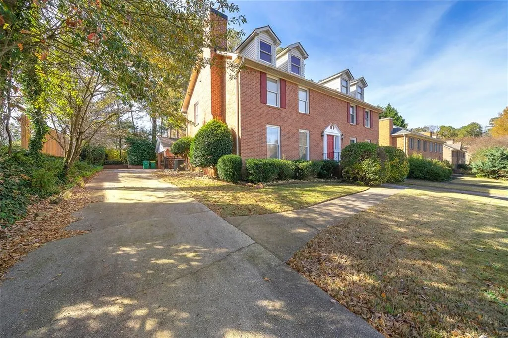 8918 Carroll Manor Drive, Sandy Springs, Georgia 30350, 2 Bedrooms Bedrooms, ,2 BathroomsBathrooms,Residential,Sold,8918 Carroll Manor Drive,6974107